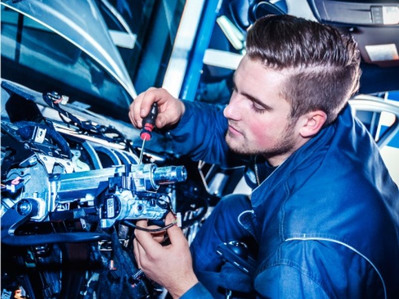 KFZ-Mechatroniker (m/w/d) und Abi+Auto